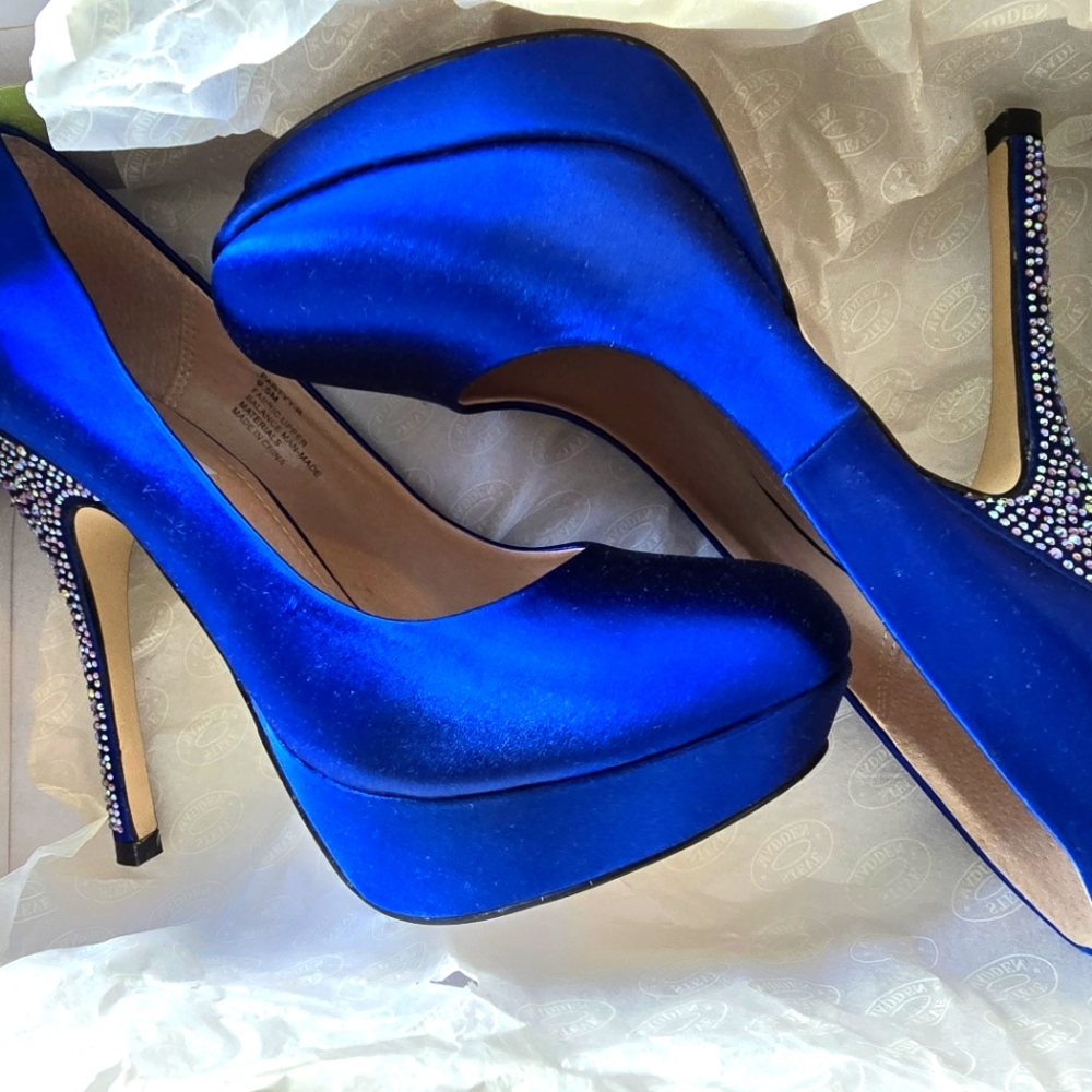 Beautiful Royal Blue dazzling pumps